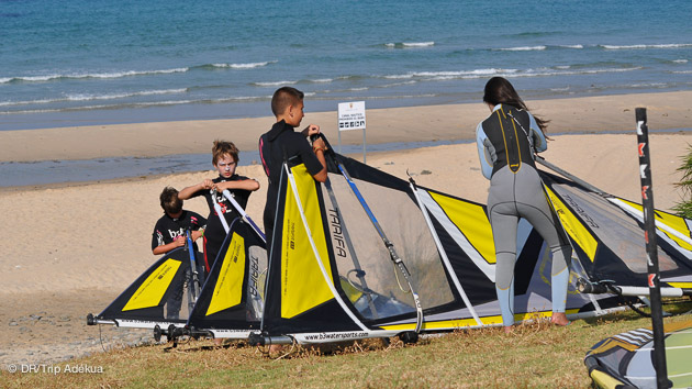 des stages de planche pour les enfants aussi à Bolonia près de Tarifa