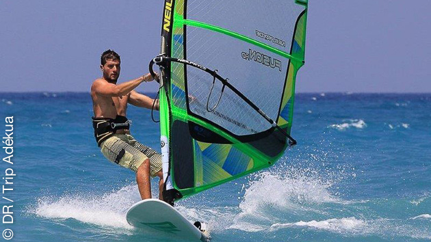 club de windsurf et stages à Rhodes