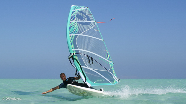 windsurf freeride dans de super conditions pour naviguer à el Gouna