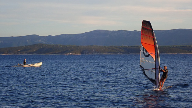 Profitez de vos sessions de windsurf pour découvrir les côtes de Sardaigne