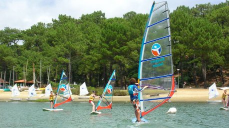Débutez et progressez en windsurf pendant vos vacances à Soustons