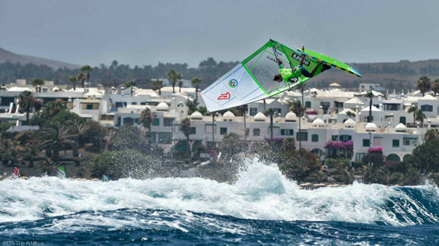 Porgressez sur les meilleurs spots de Lanzarote pendant vos vacances windsurf
