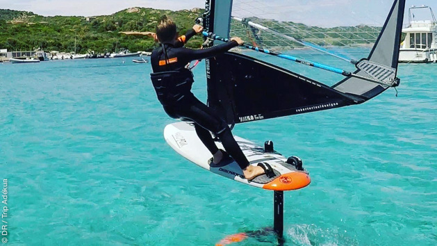 windsurf sur foil en Corse