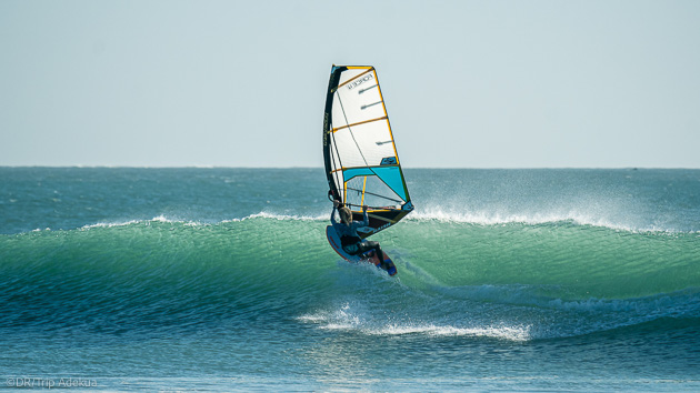 Naviguez en windsurf sur le spot de la Sarga pour des sessions inoubliables