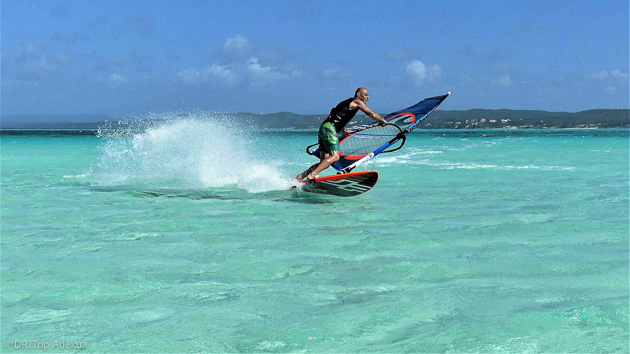 Sessions de windsurf paradisiaque du l'un des plus beaux lagons de Mada