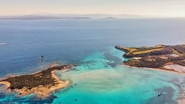Découvrez les plus beaux spots de windsurf de Corse pendant vos vacances