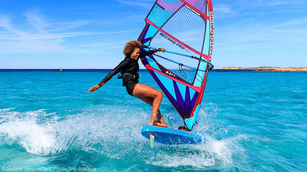 Un séjour windsurf parfait pour naviguer sur les meilleurs spots de Bonifacio