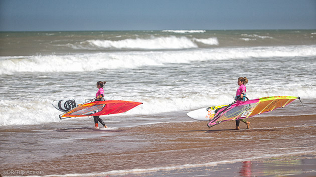 Progressez en windsurf dans les vagues d'Essaouira au Maroc