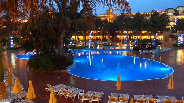 Votre hôte tout confort avec piscine et pension complète à Fuerteventura