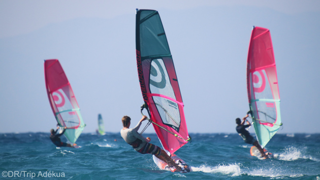 Progressez en windsurf sur les meilleurs spots de Rhodes en Grèce