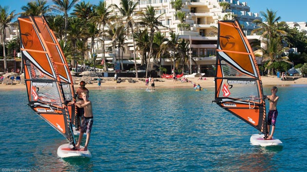 Progressez en windsurf sur les meilleurs spots de Lanzarote aux Canaries